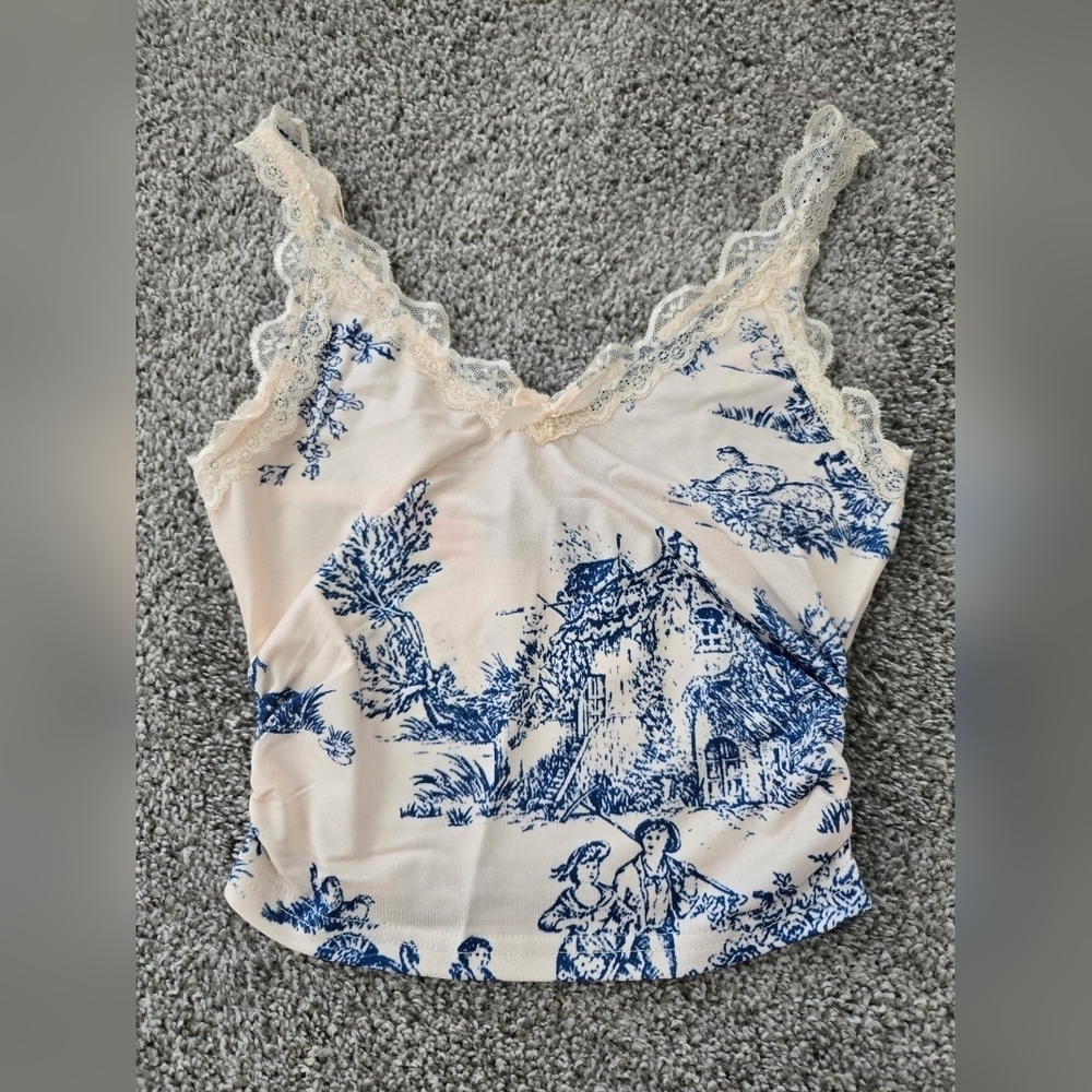 Cider V-neck Bowknot Lace Cami Crop Top. Size xxsmall. New.